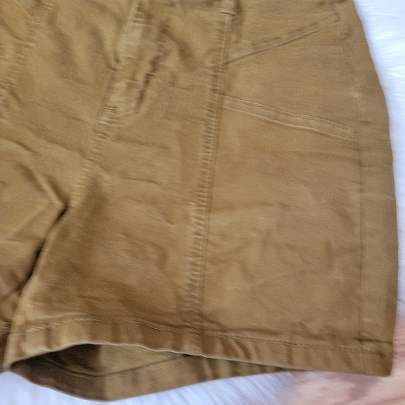 2/$20 Universal Thread High-Rise Midi Shorts 6 - Picture 5 of 13